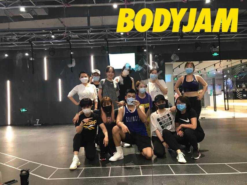 关注  完成 bodyjam燃脂热舞 第88次  使用 keep 手环  评分 bodyjam