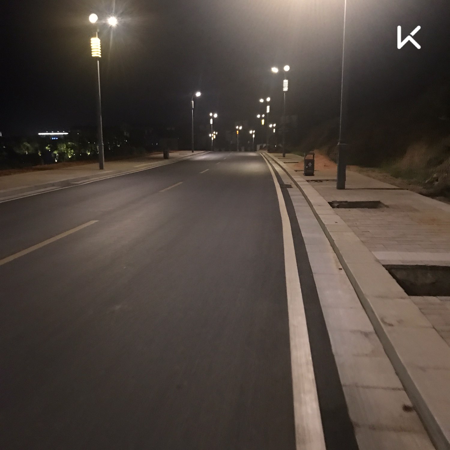 异地他乡的第一次夜跑!就是跑到后来没什么人了,只好匆匆结束!