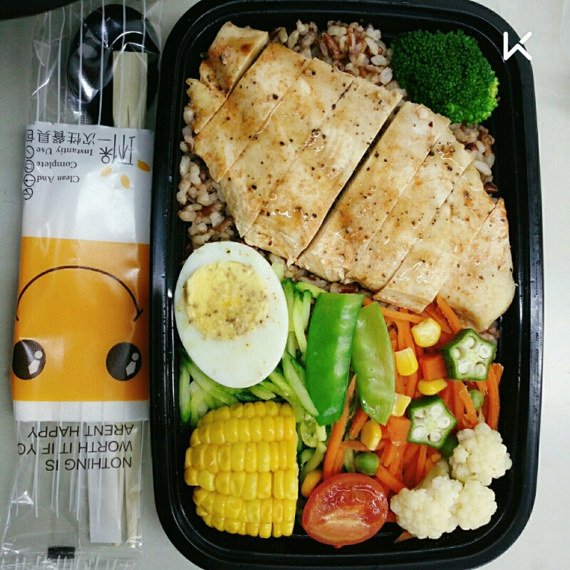 一个健身小哥哥家的健身餐~恩……比卡路里清淡 食物味道更原始一点