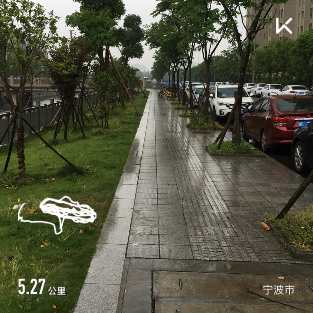 下雨天跑步,手机测距不准确.
