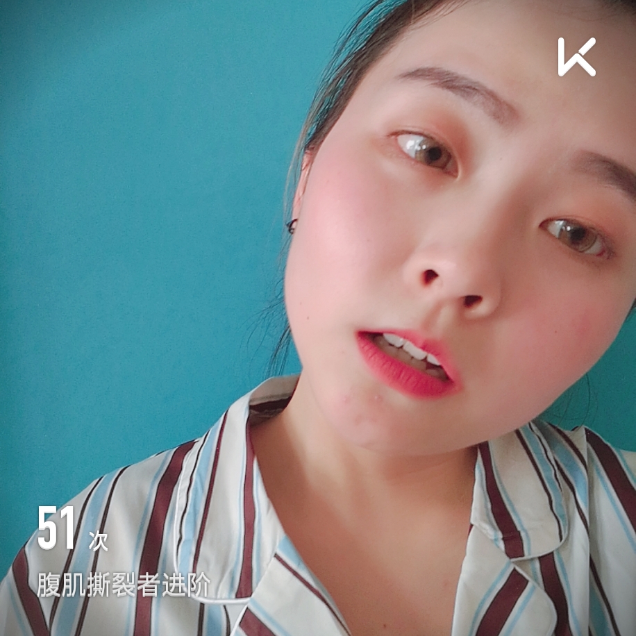 我刚刚完成了腹肌撕裂者进阶训练,加入我一起运动吧!