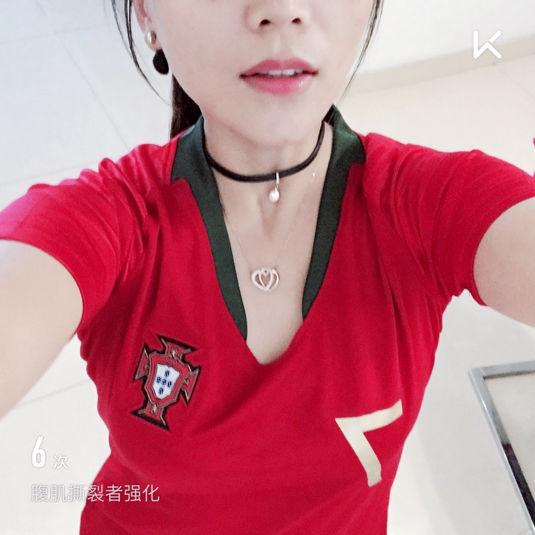 我刚刚完成了腹肌撕裂者强化训练,加入我一起运动吧!