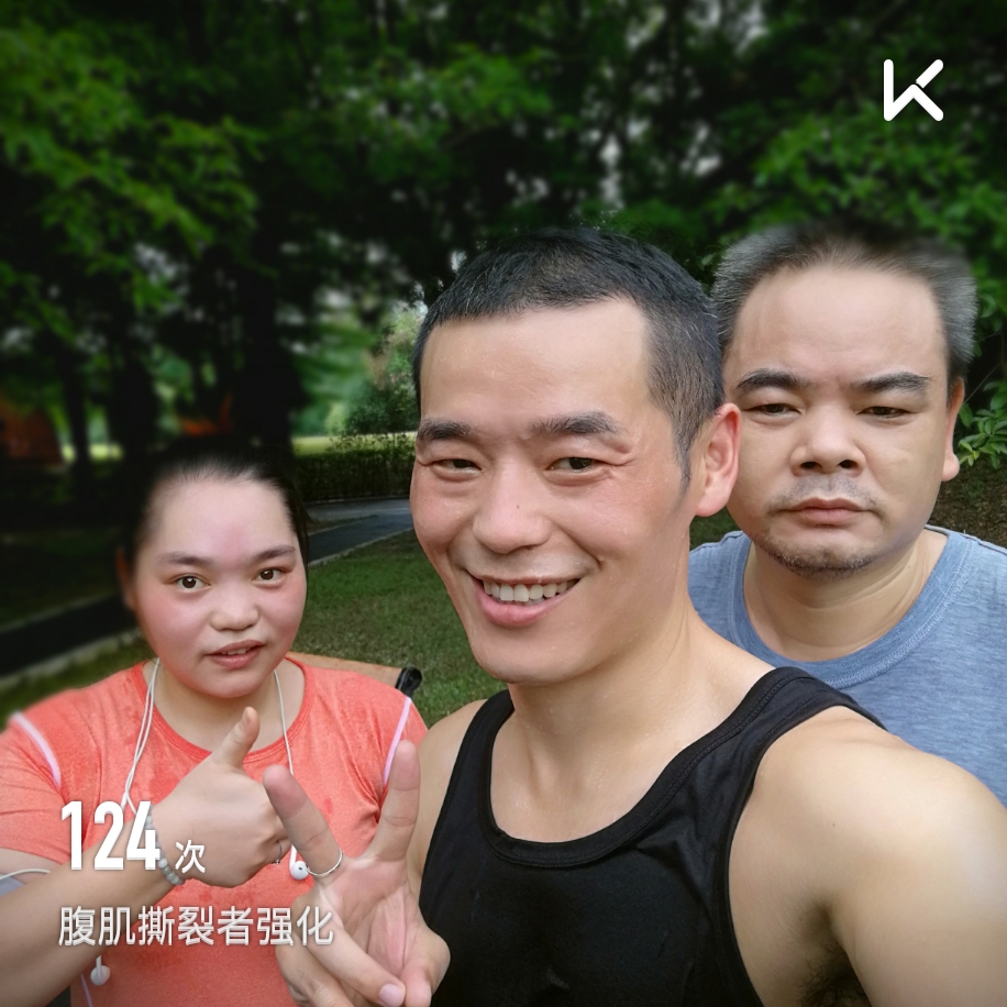 我刚刚完成了腹肌撕裂者强化训练,加入我一起运动吧!