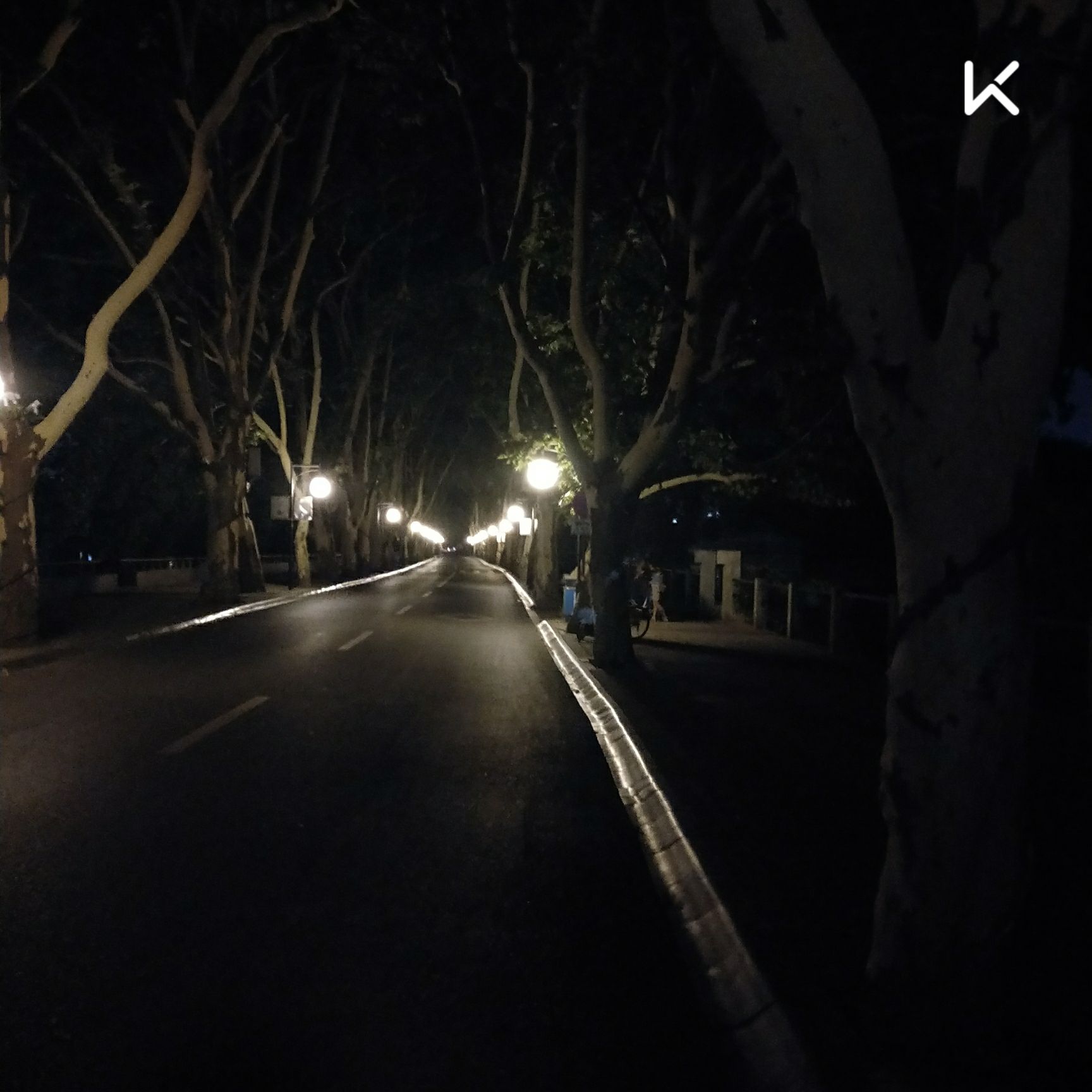 夜跑很爽,一个人很安静.