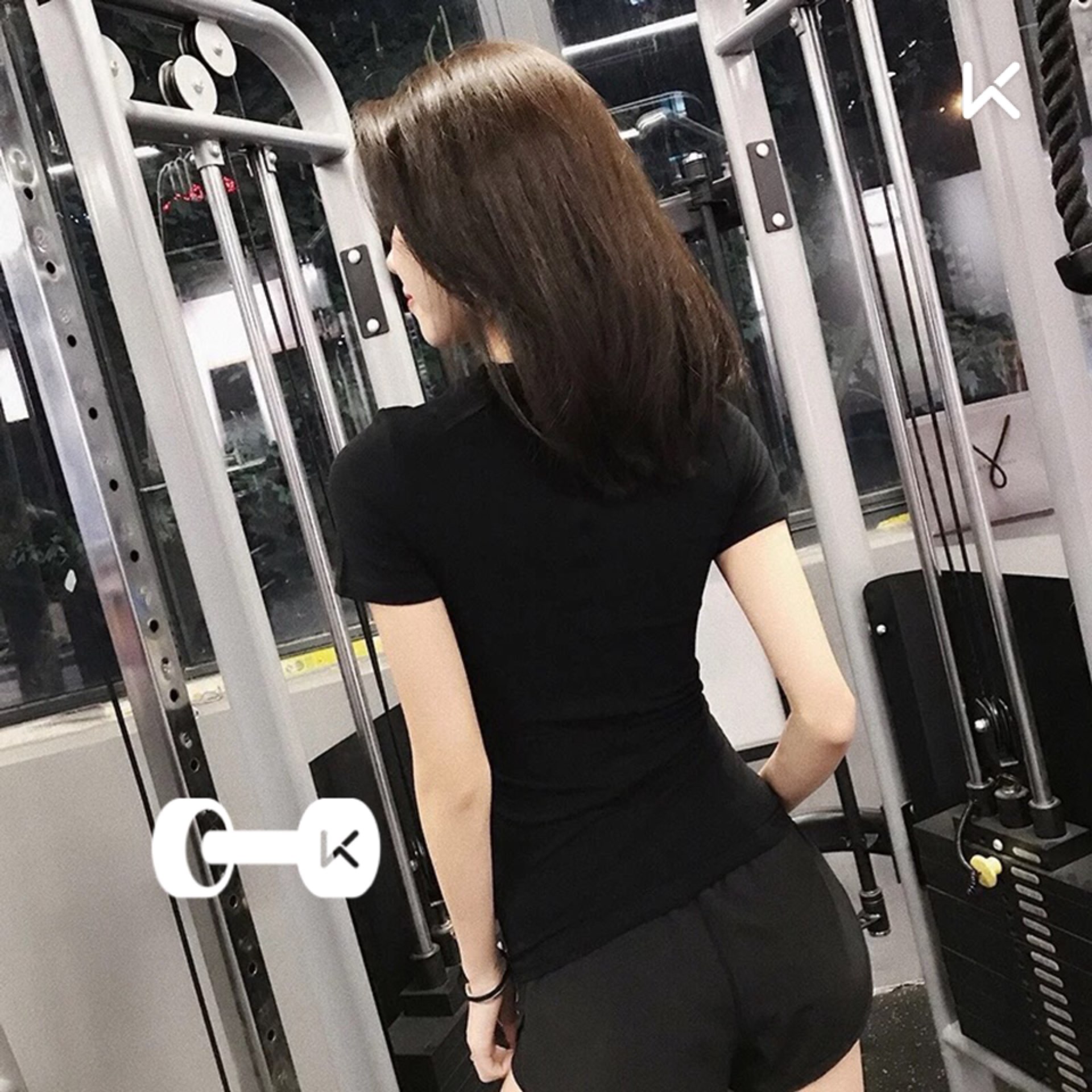 适合在家中用小哑铃手臂塑形的动作女生需要练