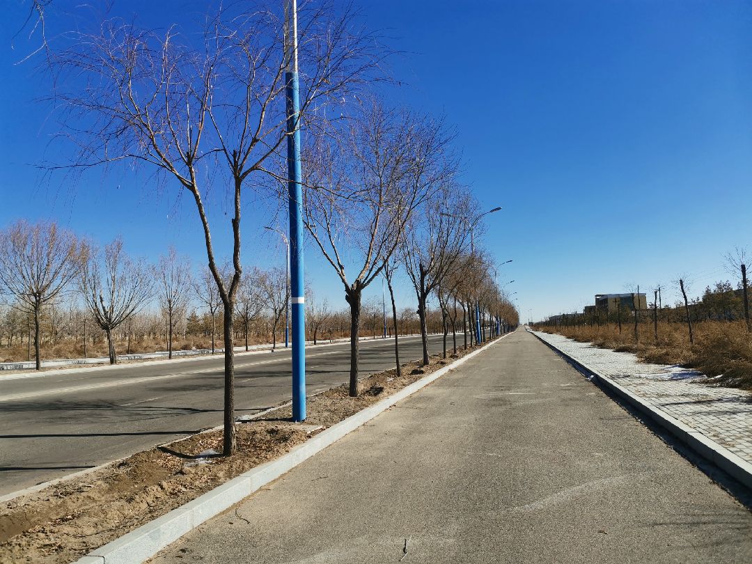 看看的天空,宽阔的马路,温暖的天气,好释放,心情好