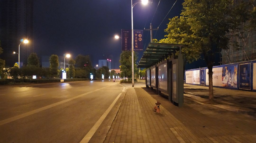 5月5日,自律打卡夜跑第5天,在这夜深人静的街道上,只能听到自己的喘气