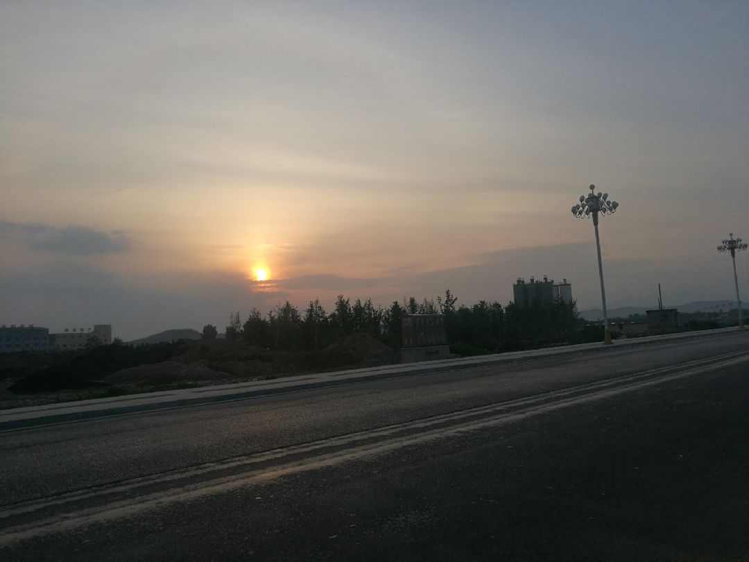 迎着太阳的方向奔跑,你就永远不会迷路