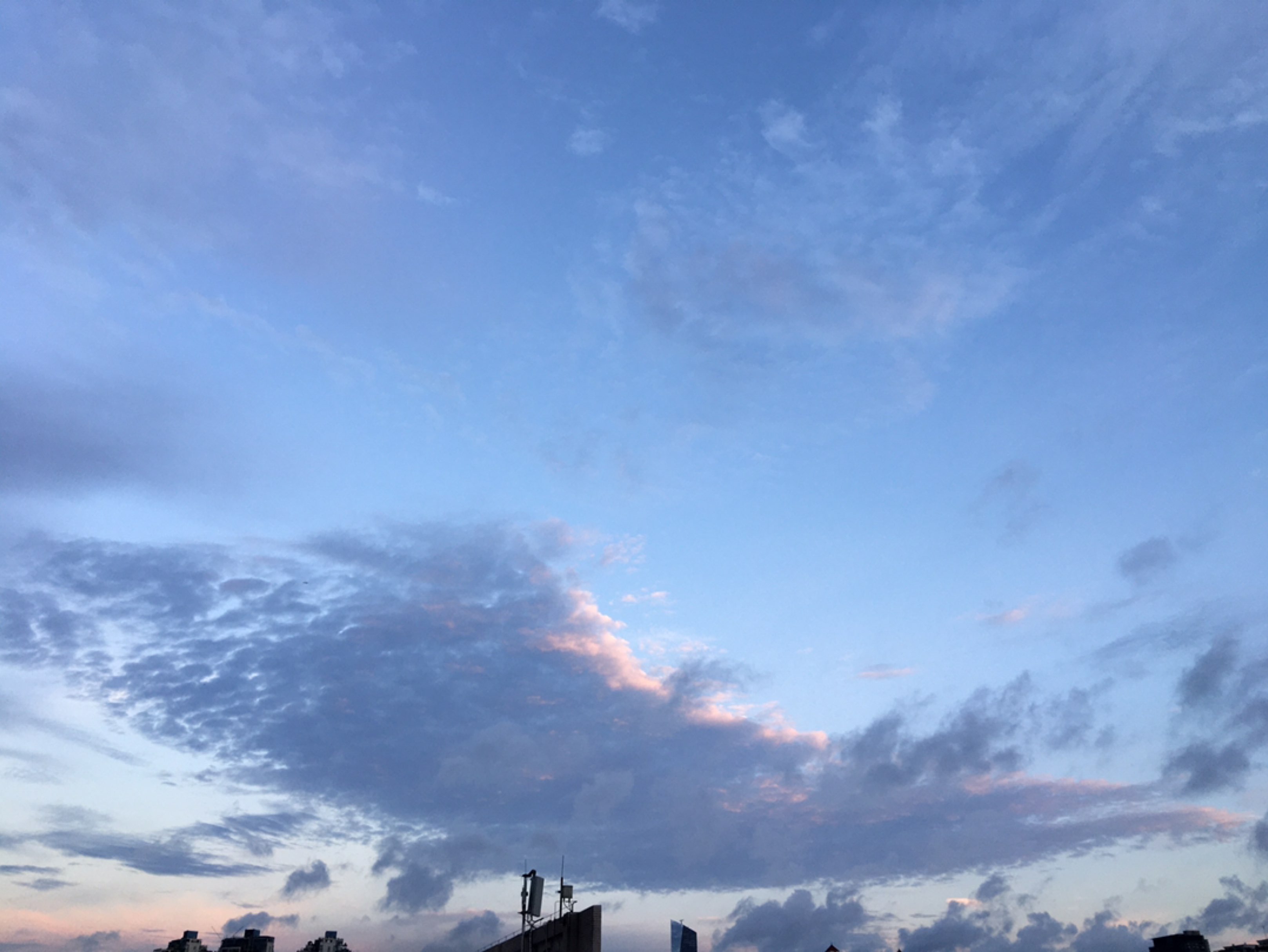 早上五点半 早上六点半每天这么好的天气 这么美丽的天空不跑步就浪费