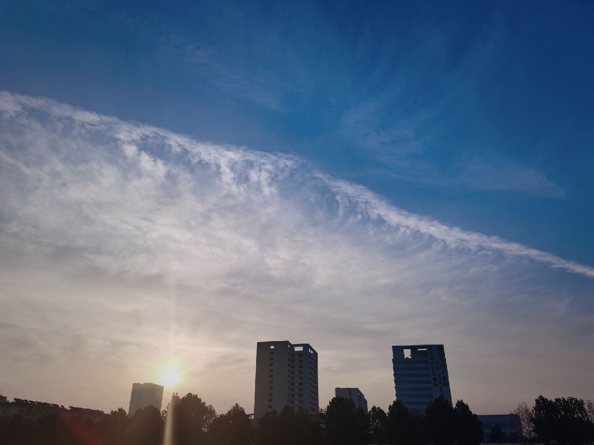 五点半的天空,六点钟的我!