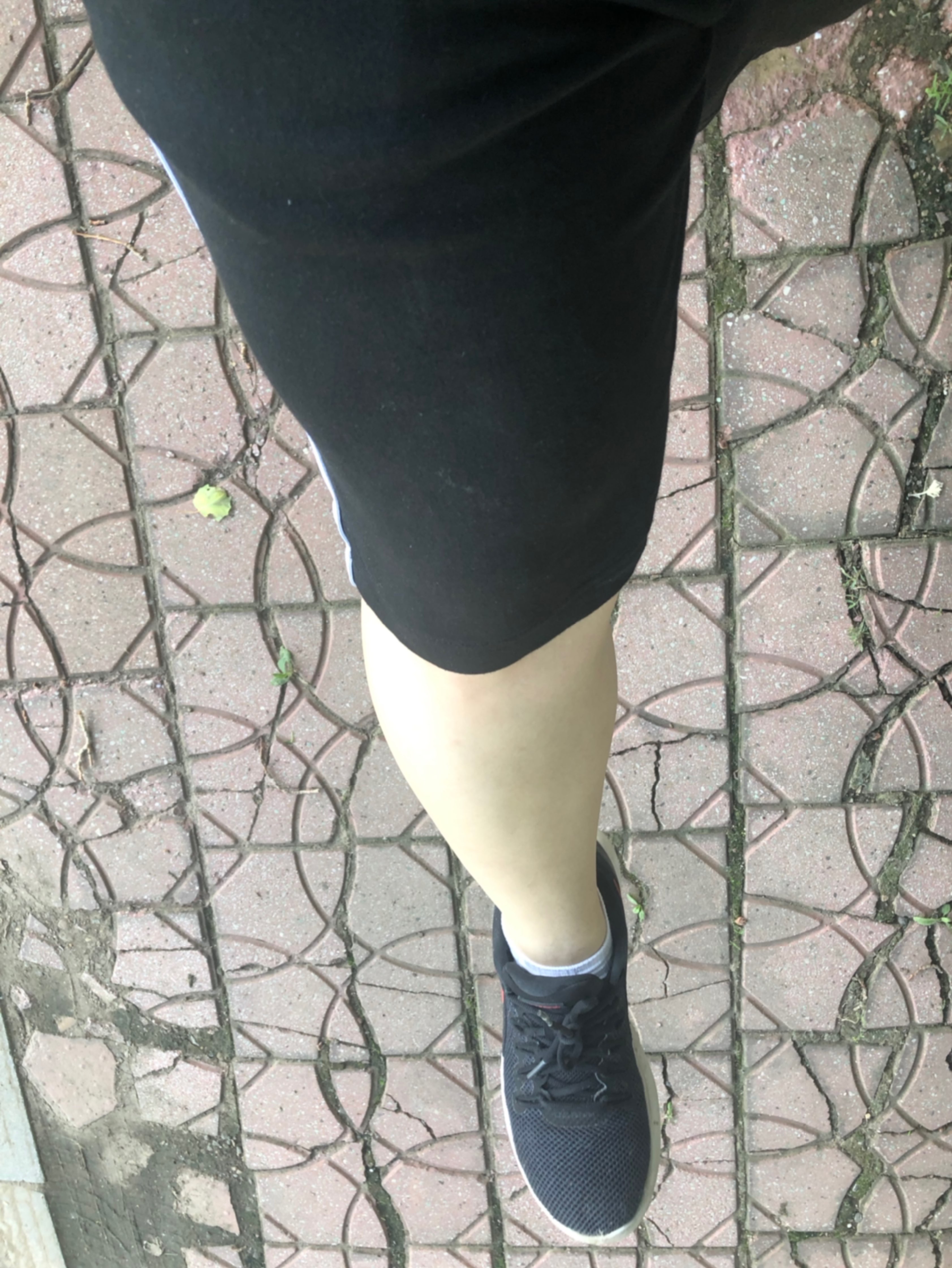 展示一下我的大白腿过几天就得晒黑了
