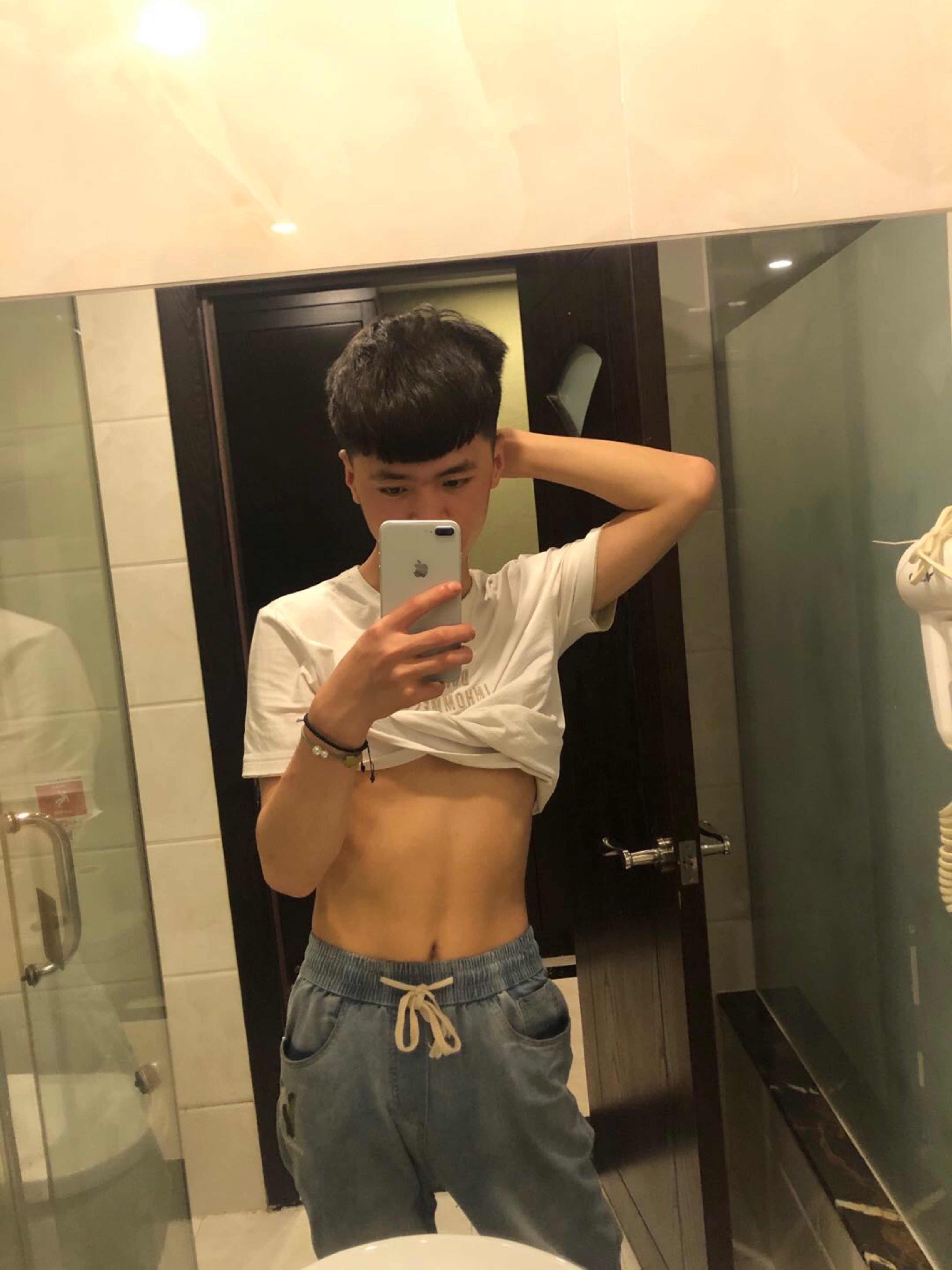 求大神教我腹肌咋练成