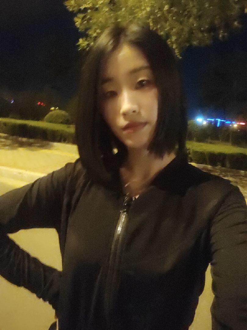田晓宇说我今天穿的像黑寡妇