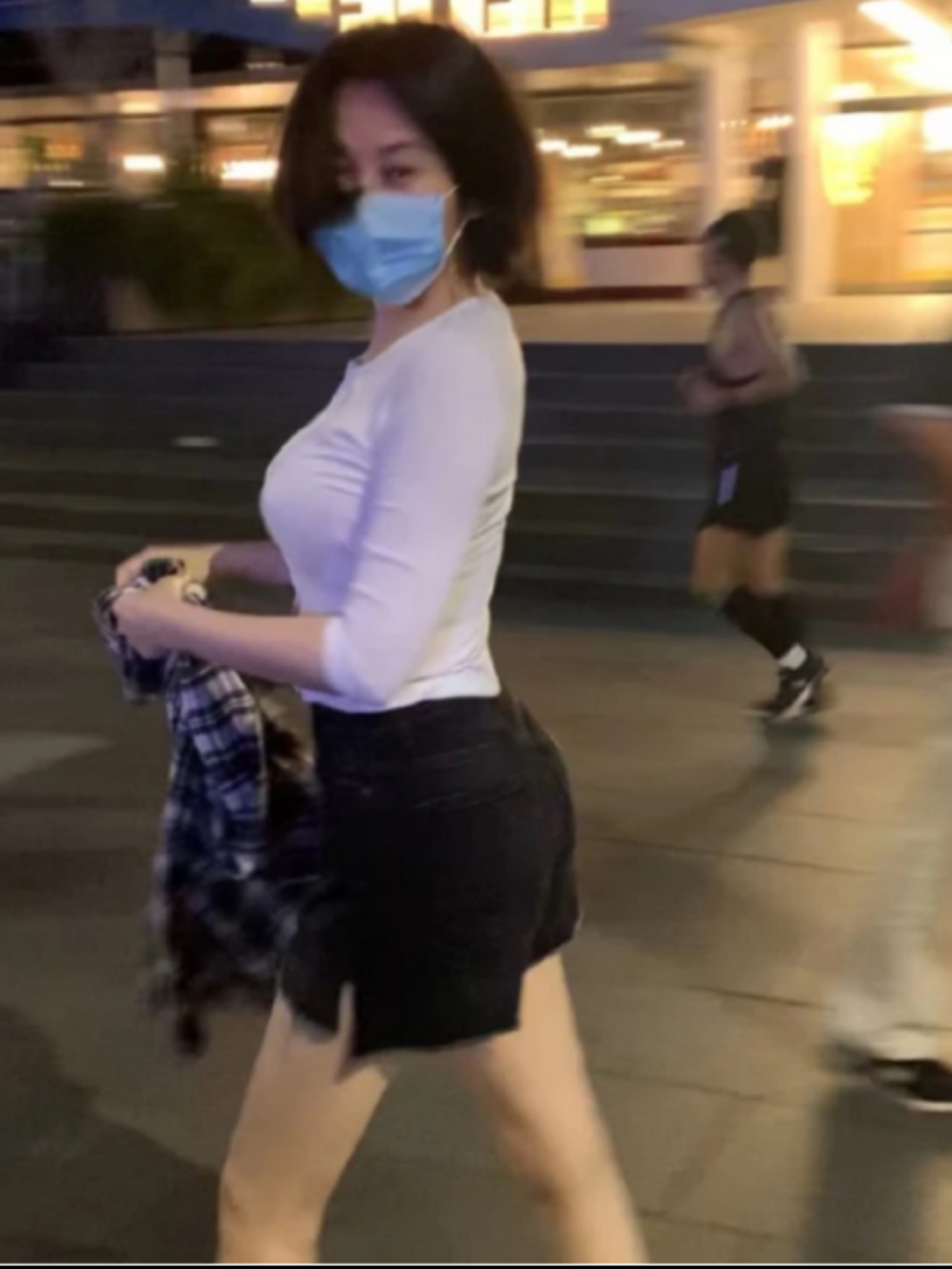 看到许晴姐姐的身材,羡慕了 比起纸片人身材,这样的看上去更健康更有