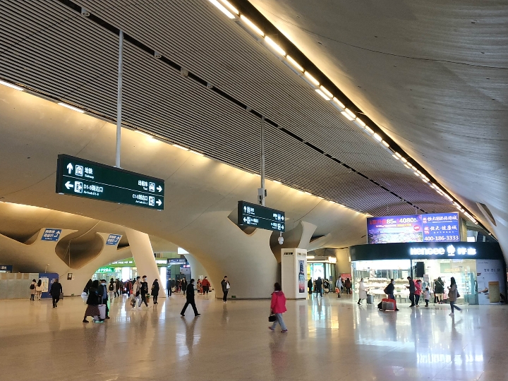 武汉高铁站~武汉天河机场始发站,终点站,以及沿途风光