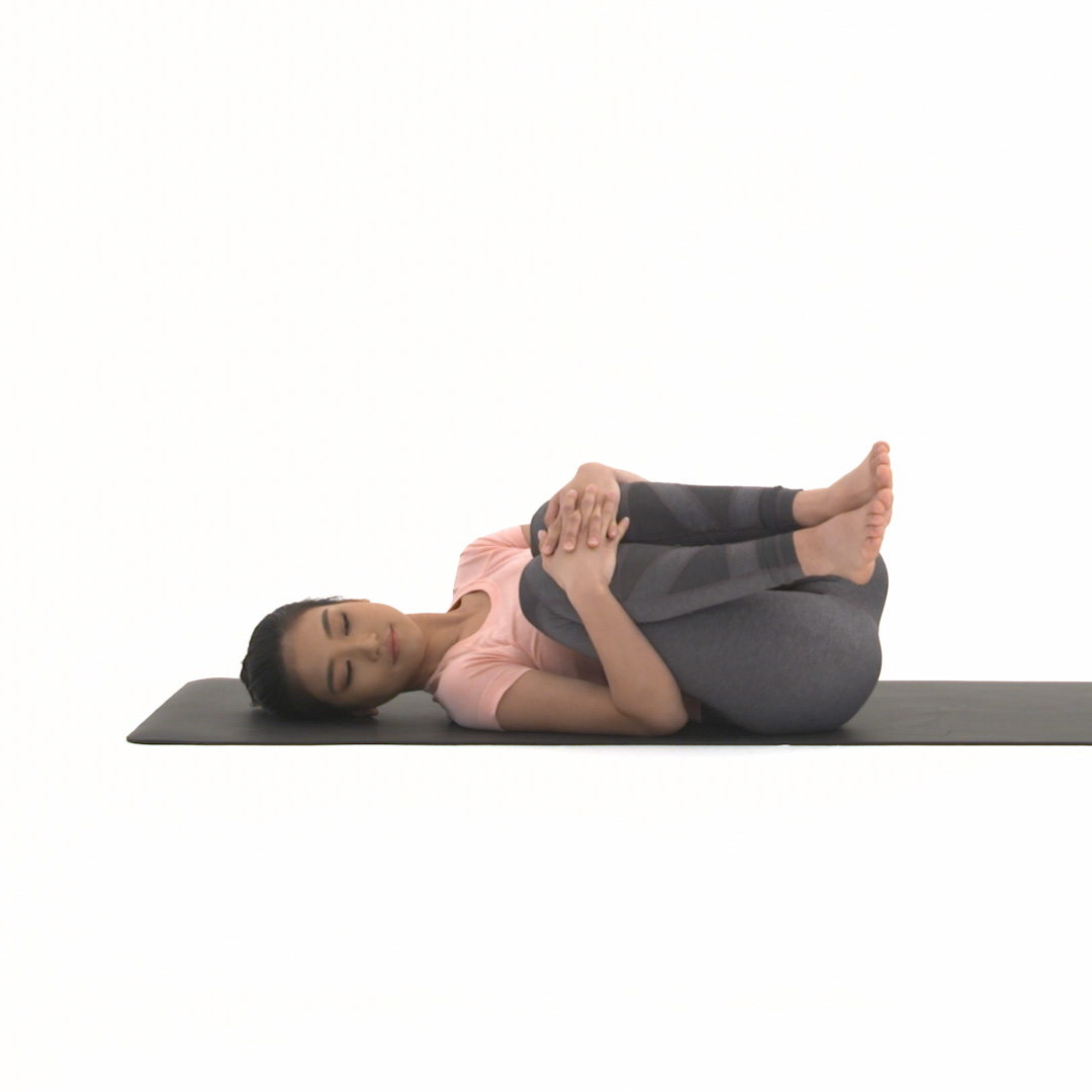 锁腿式背部晃动放松