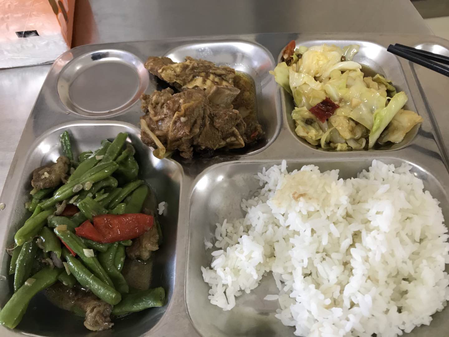 食堂餐,配好的,没办法选.