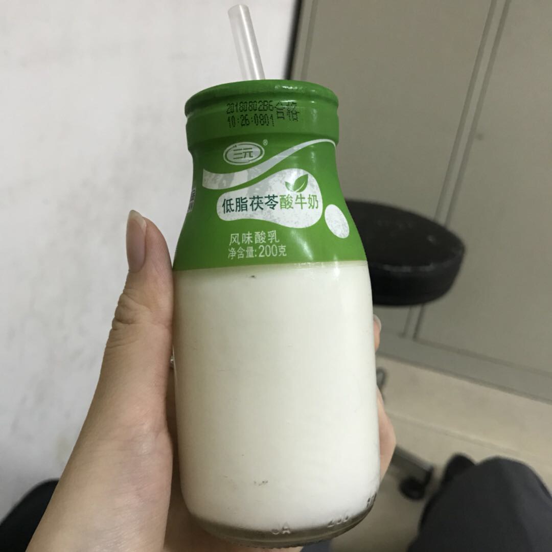 低脂茯苓酸奶一杯