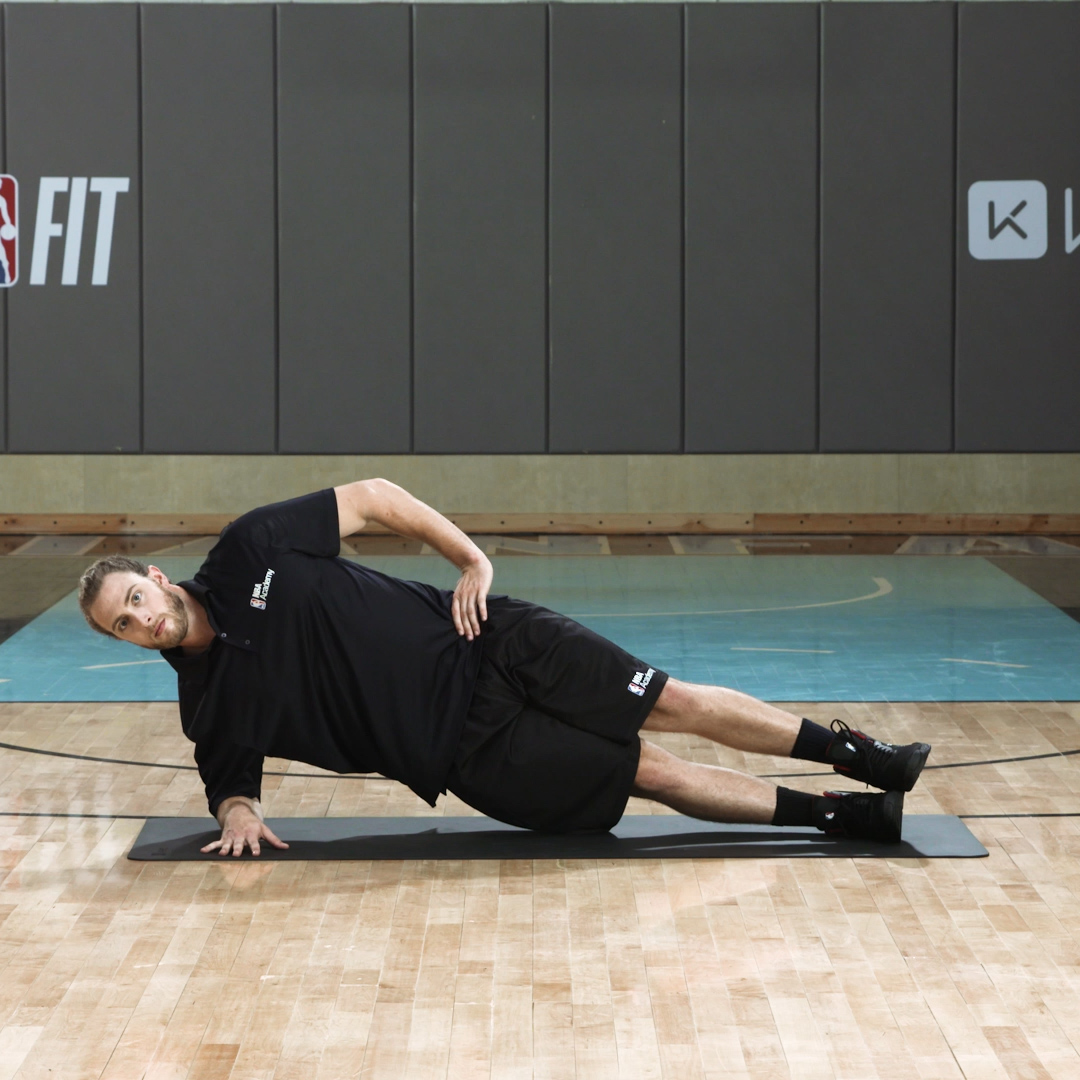 右手掌,前臂发力支撑