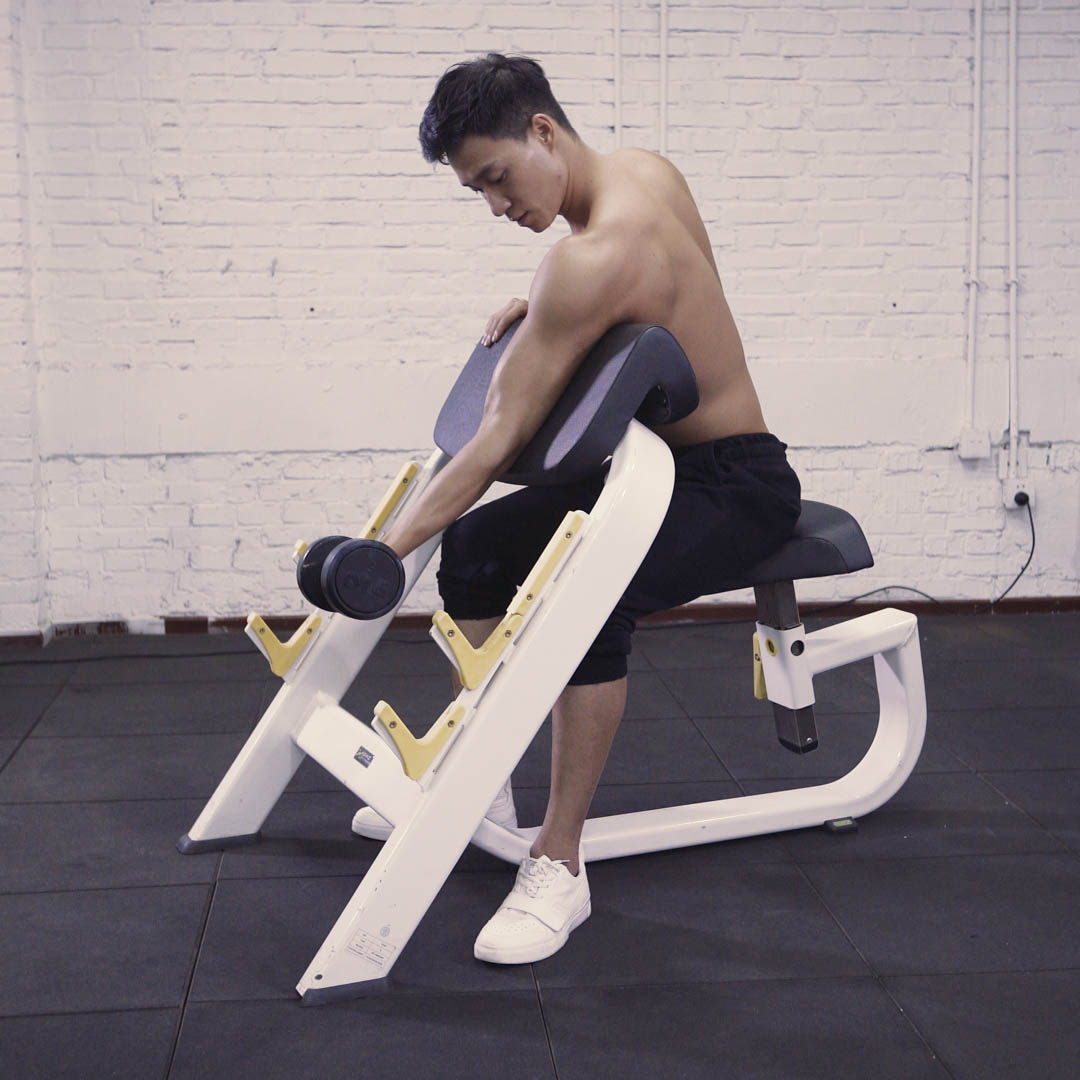 牧师凳左侧弯举_Keep