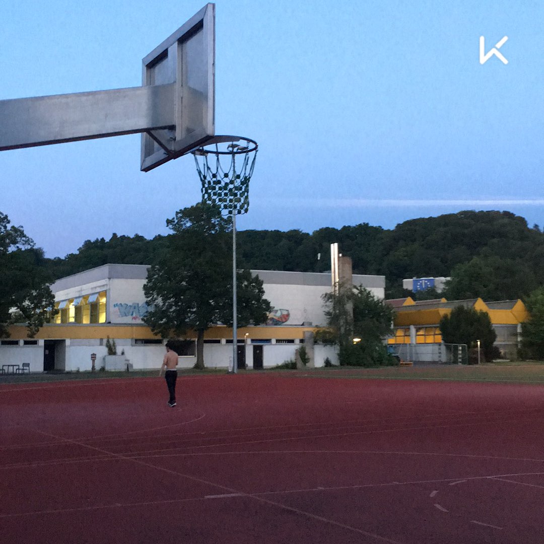 凌晨操场 立即参与  完成户外跑步2.