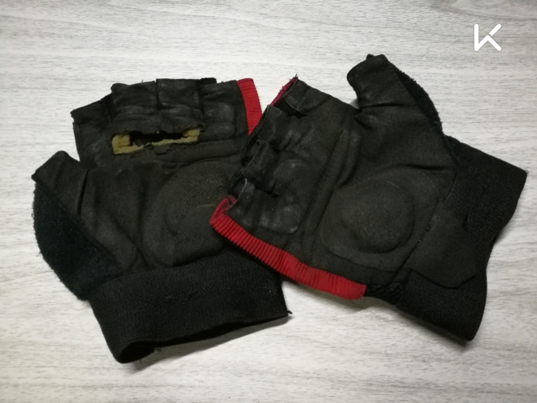 磨烂的健身手套