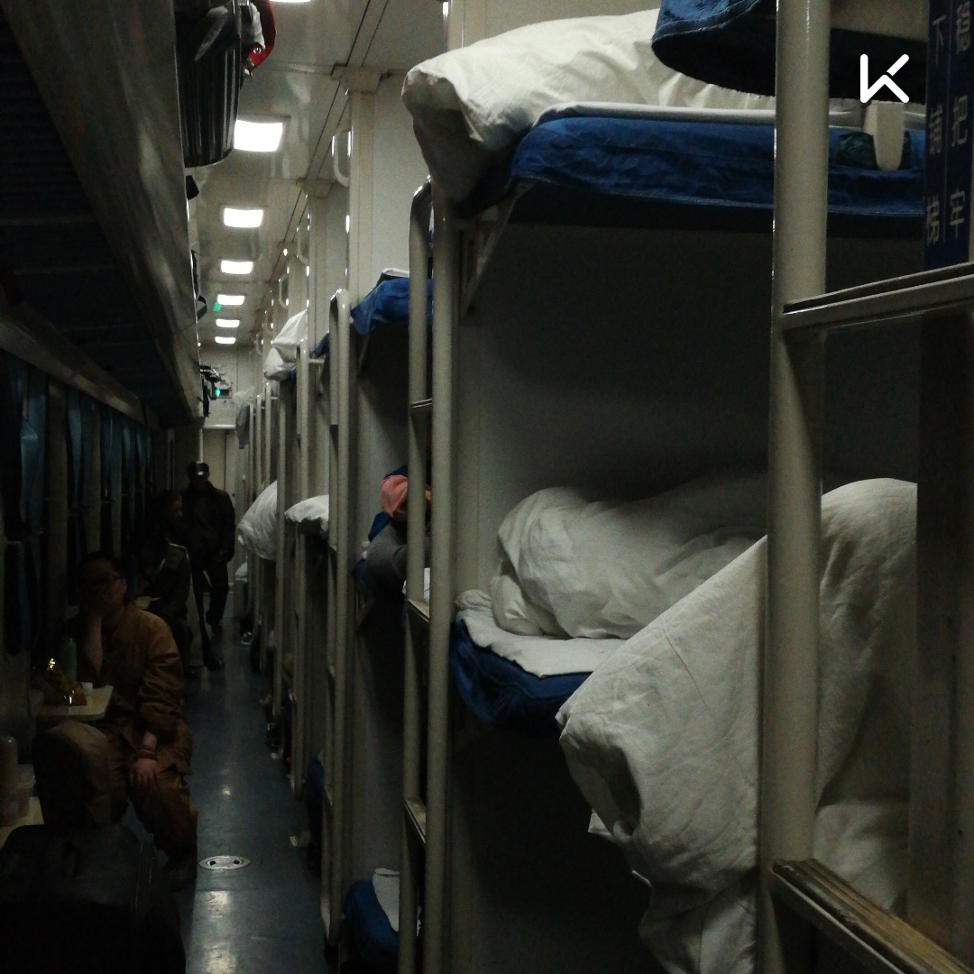 第一次在火车上完成一组动作,绿皮硬卧.