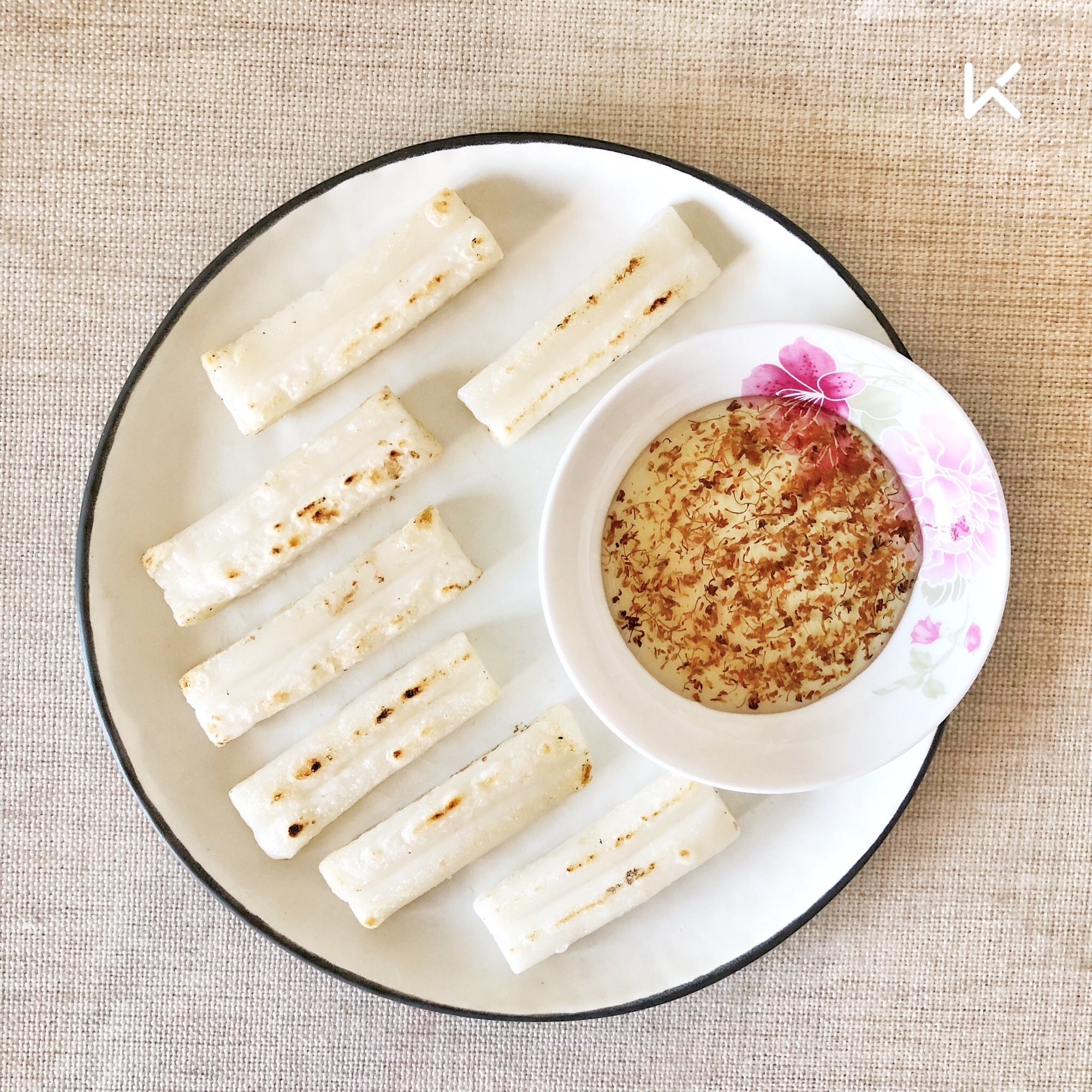 早餐打卡#煎年糕蘸糖桂花,也太好吃了吧!