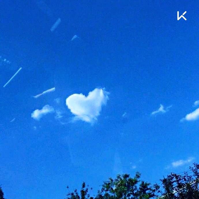 今天无意间拍到的心形云朵,就问你们美不美(╰╯)