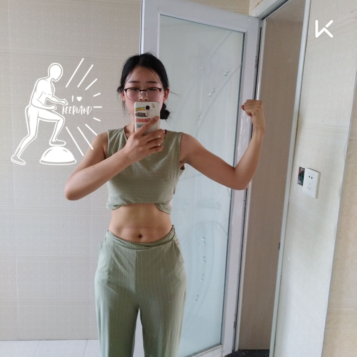 想知道还要多久能有四块腹肌的痕迹.