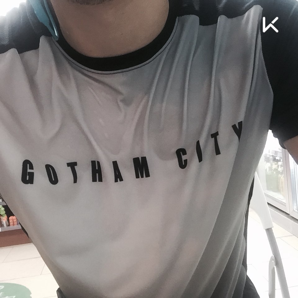 全身湿透了.衣服可以拧出来水了. 一个人跑步的感觉真好.