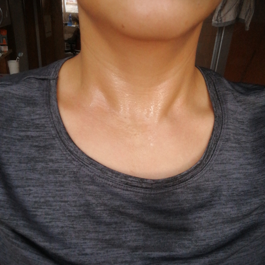 汗水是咸的,流入眼睛里却是辣的!