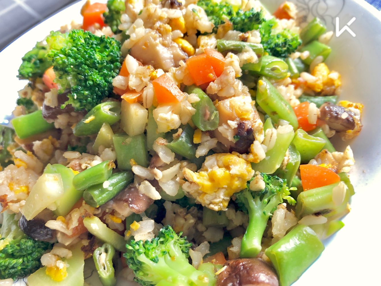 今天你keep了吗# 咩咩咩,冬日暖阳里的什锦蔬菜糙米炒饭!