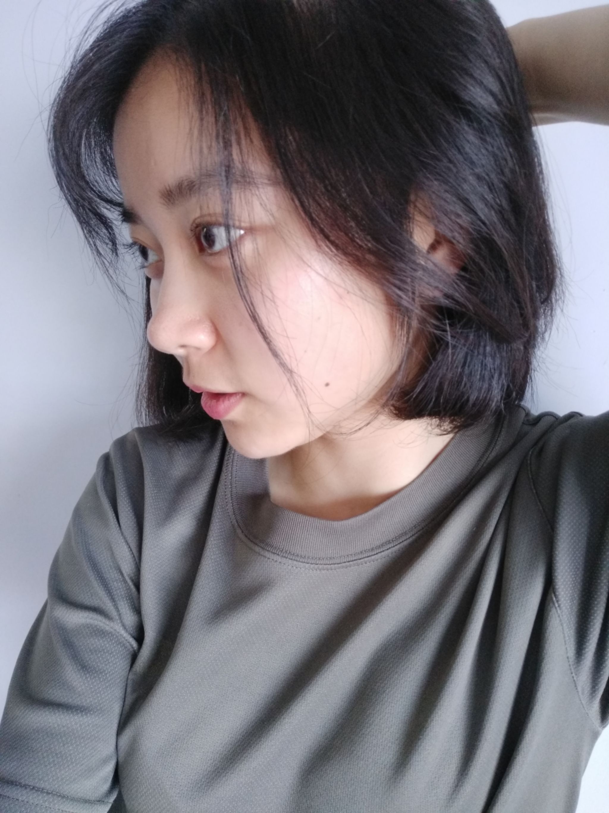 毛毛躁躁的头发,0015不过还好头发乌黑浓密,我还是喜欢我的黑色