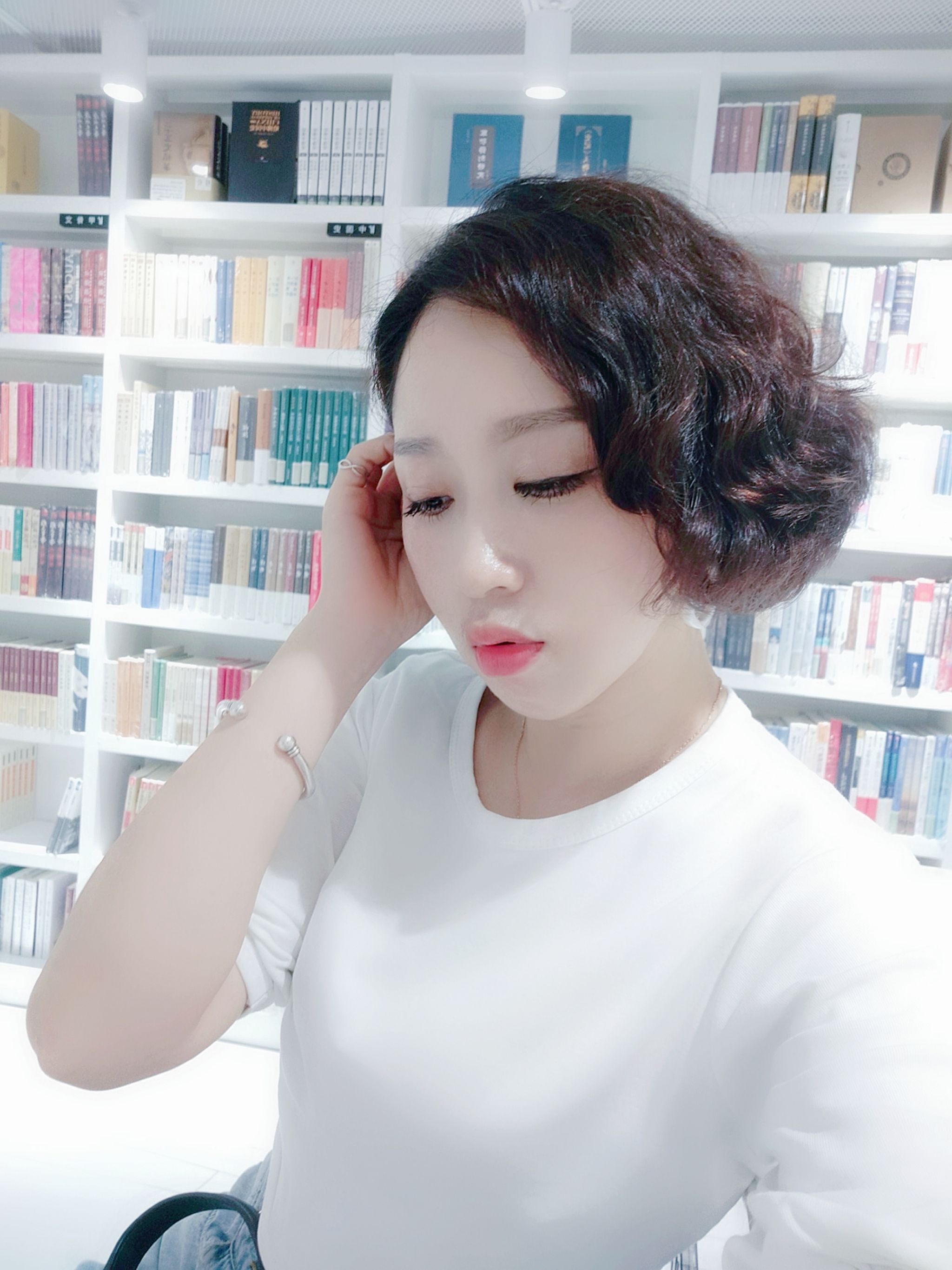 外婆那一辈40岁就到中年了妈妈那一辈40岁是成熟女性我们这一辈40岁