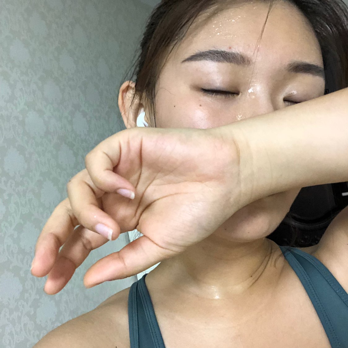 又是油光锃亮的一天