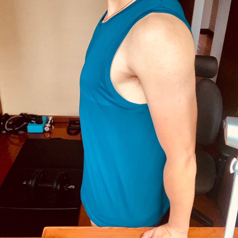 胸肌巩固 师父说胸酸就要拉背,那今天背酸,所以就要拉胸.