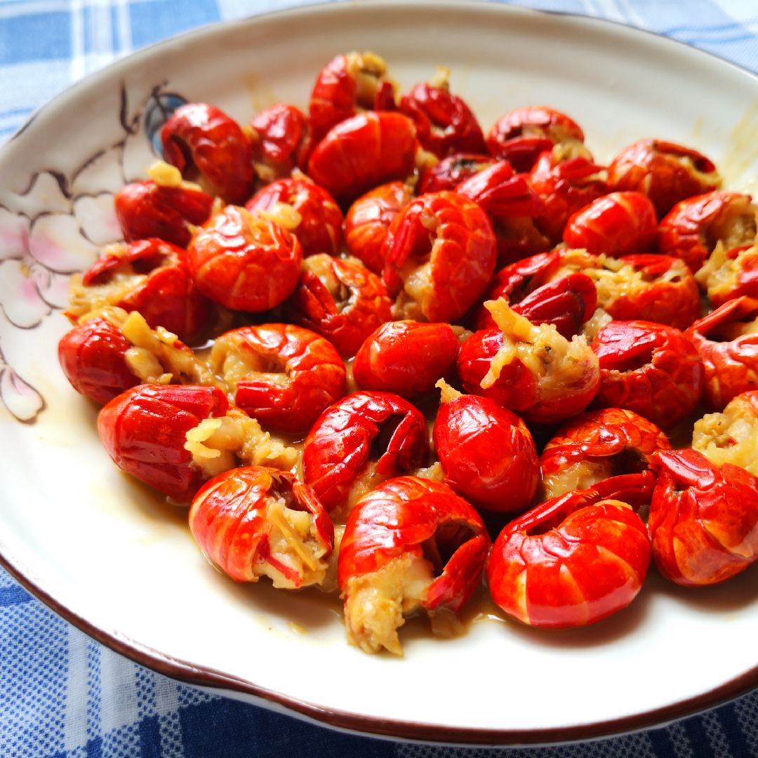 蒜蓉金汤虾尾凉拌萝卜缨辣条蒸红枣山药凉拌菜健美轻茶今天我妈买了小