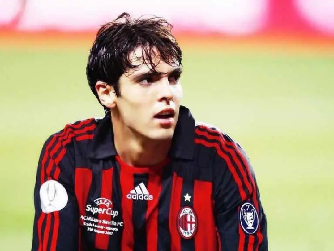 今日推荐话题又赚我情怀[流泪]上帝之子卡卡啊,我的足球初恋啊[流泪]