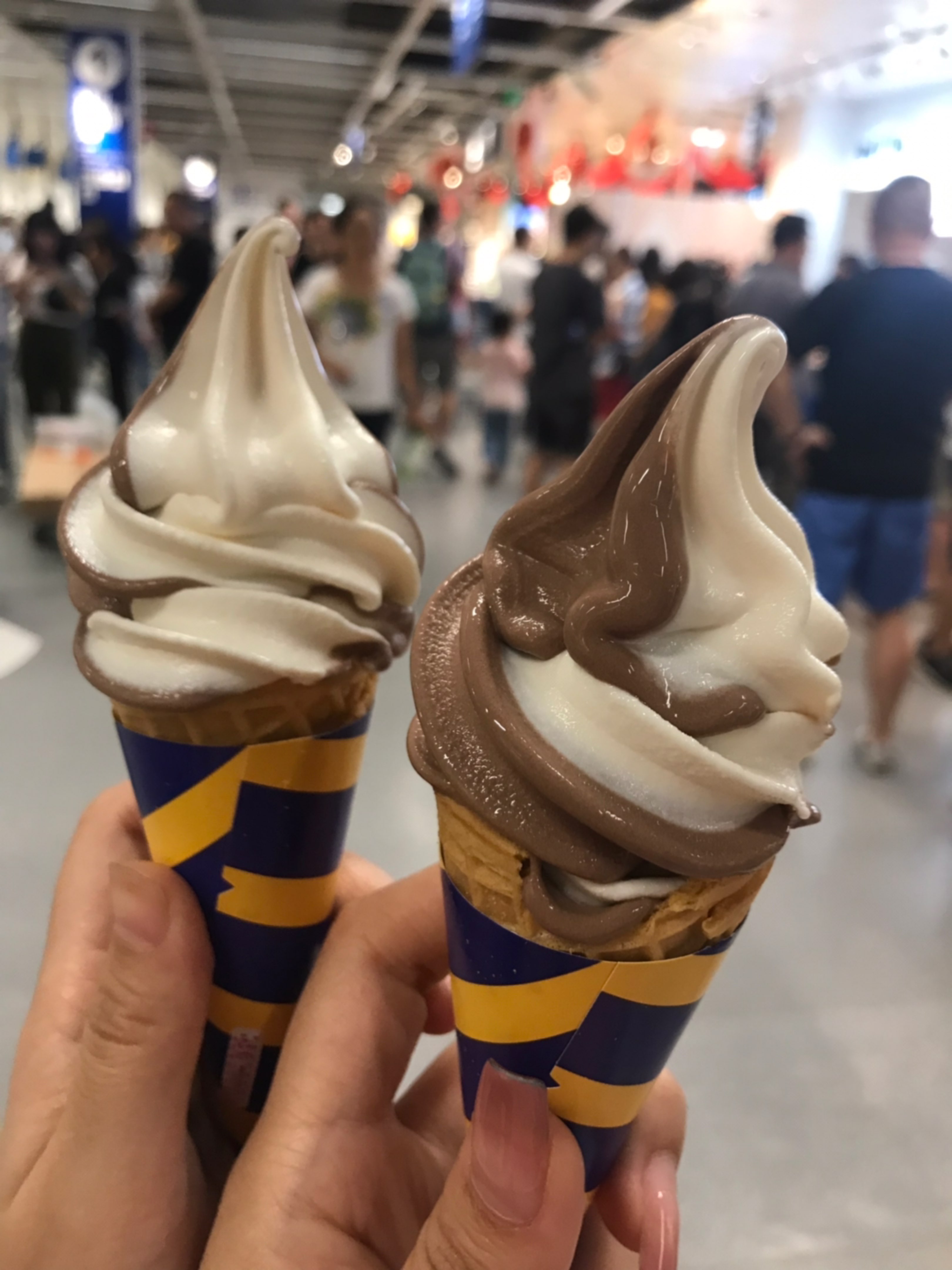 宜家这个冰淇淋被我啃的乱七八糟粉丝破三千晒130斤读书时候高原红的