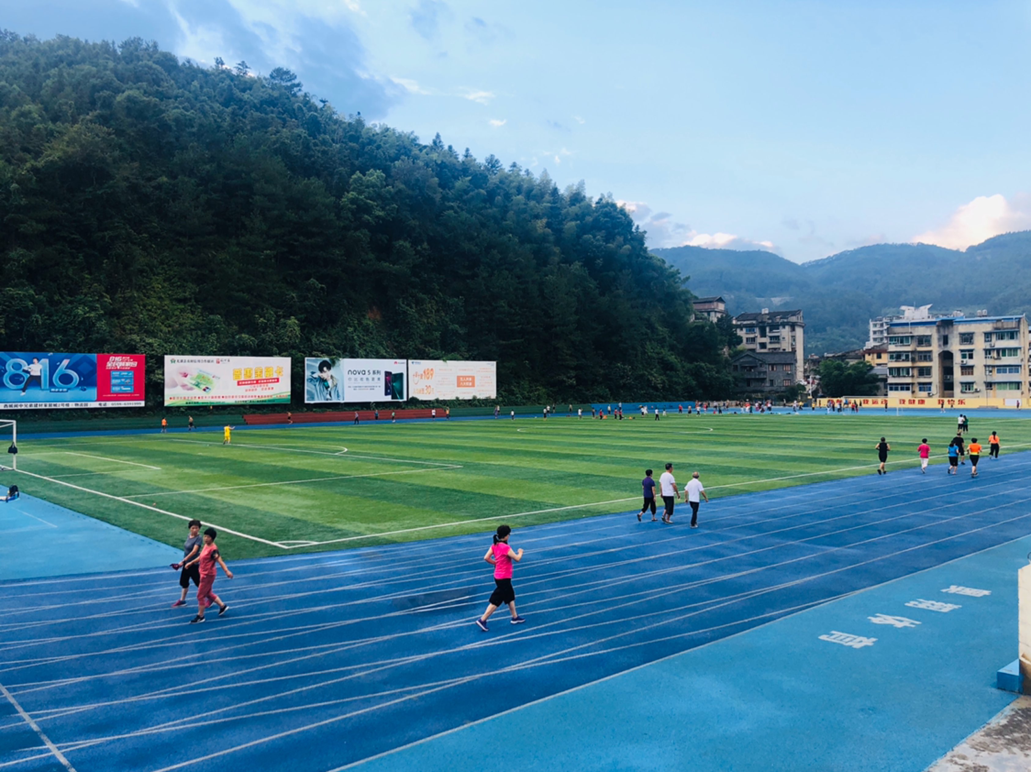 1公里, 1小时21分25秒  完成 尤溪县六中运动场  开启跑步实况 精彩