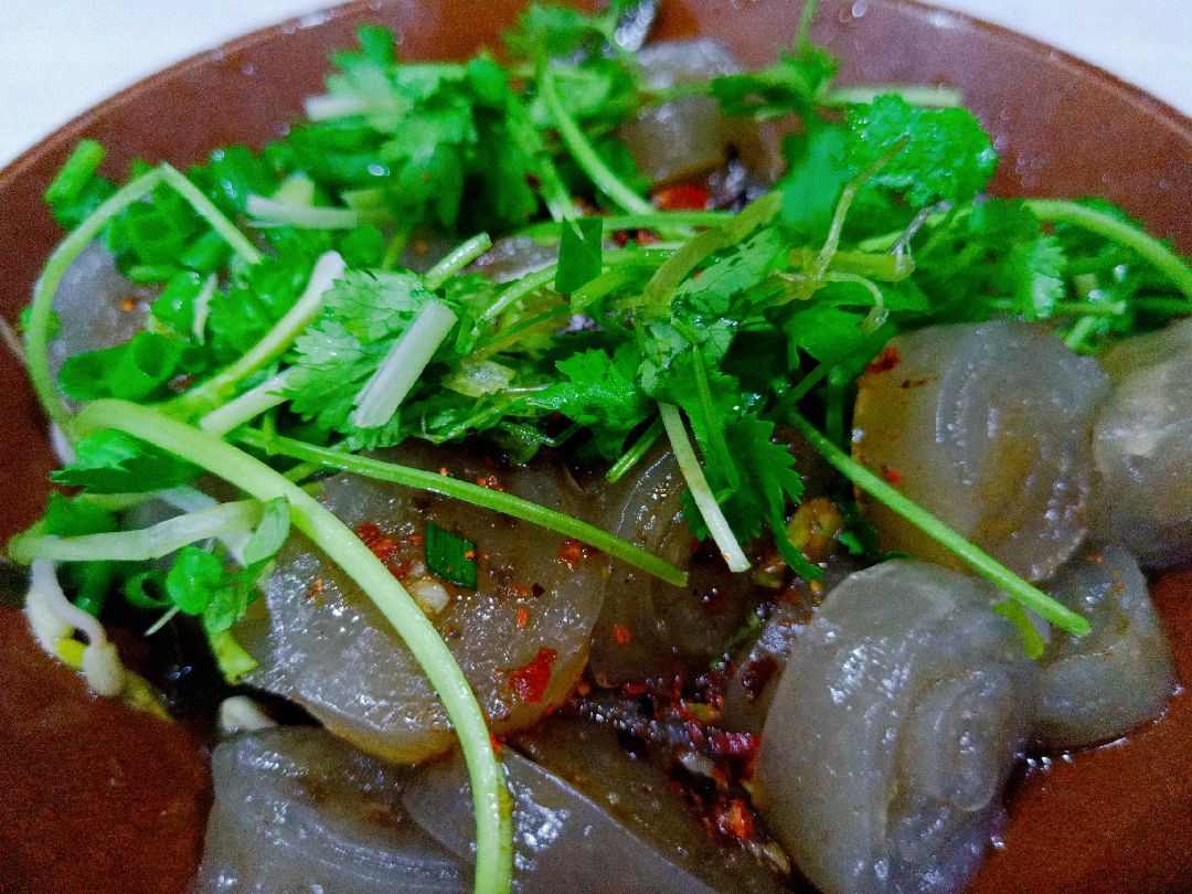 今日晚餐外食——徐老三的店都卷子(红薯粉皮 海带 豆芽 白菜) 卤豆腐