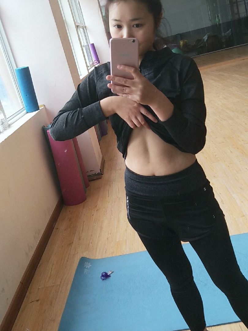 只有早上才能感觉到一点点腹肌