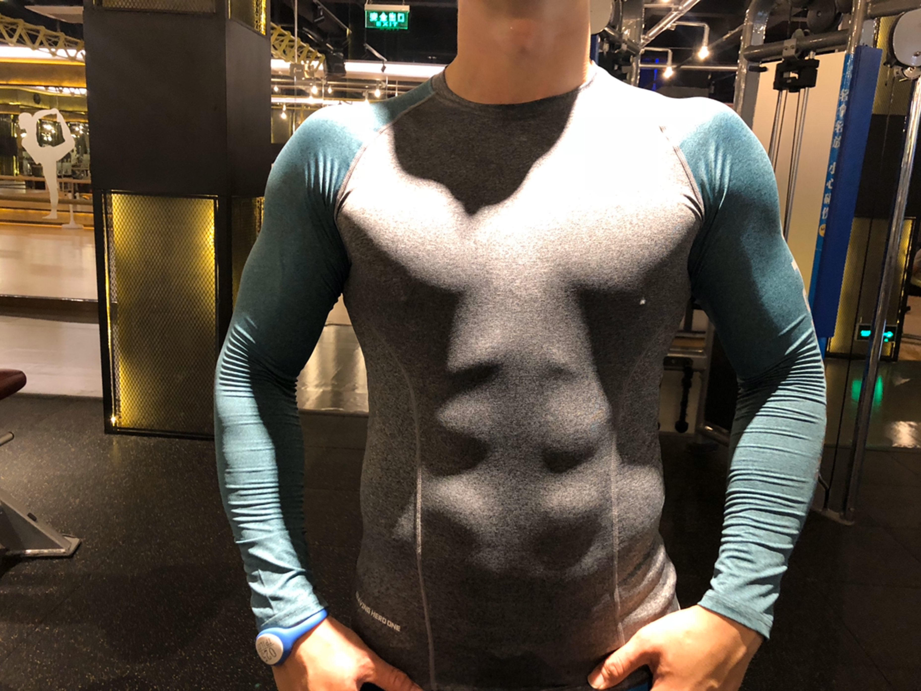 健身疑问健身的人一定要有腹肌吗?被泡沫轴拍红的腹肌.