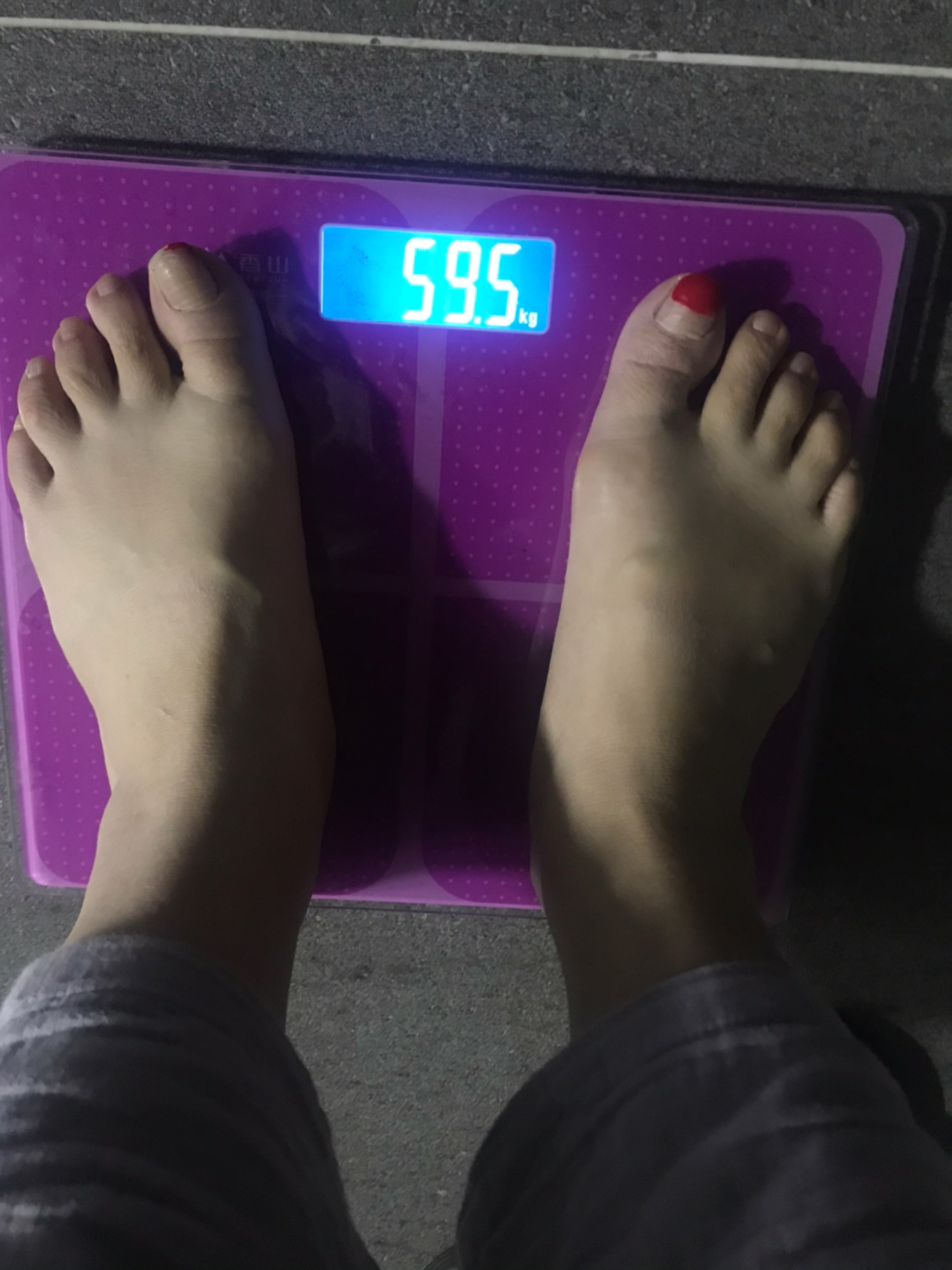 加油,今天体重又上59了,好伤心晚上也不饿,没吃要开始做正儿八经的