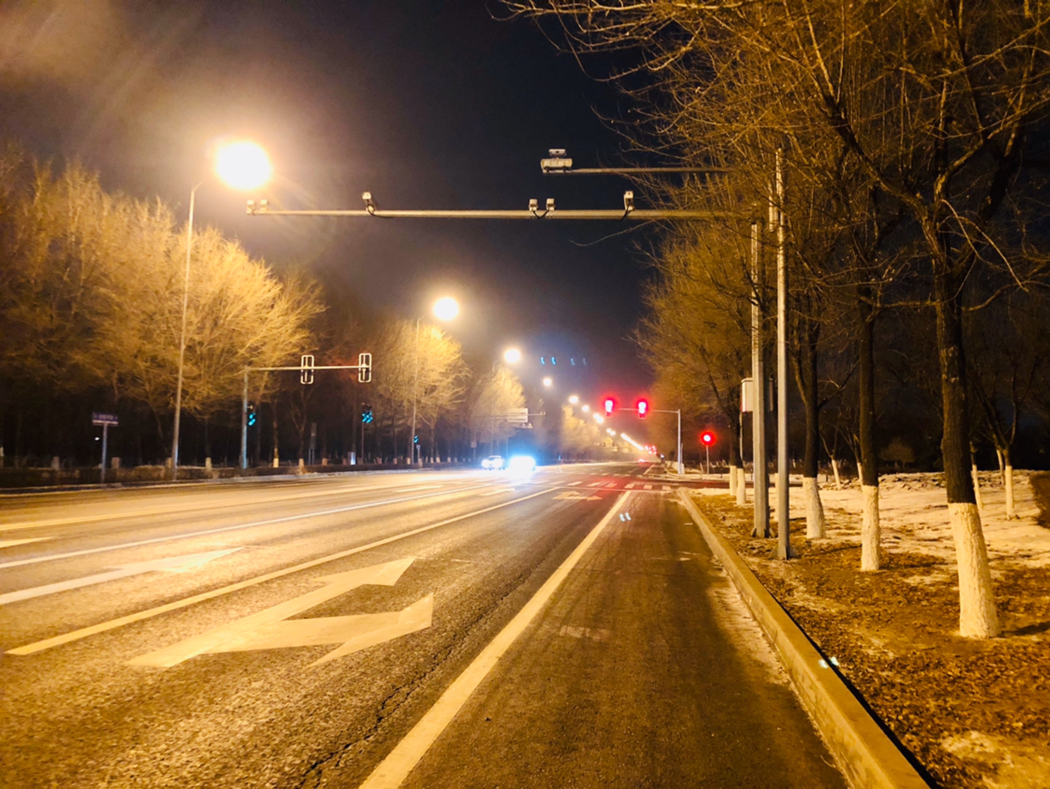 黑暗中的弯道,爬坡,坚持,都是为了看到远方的那道亮光[肌肉]