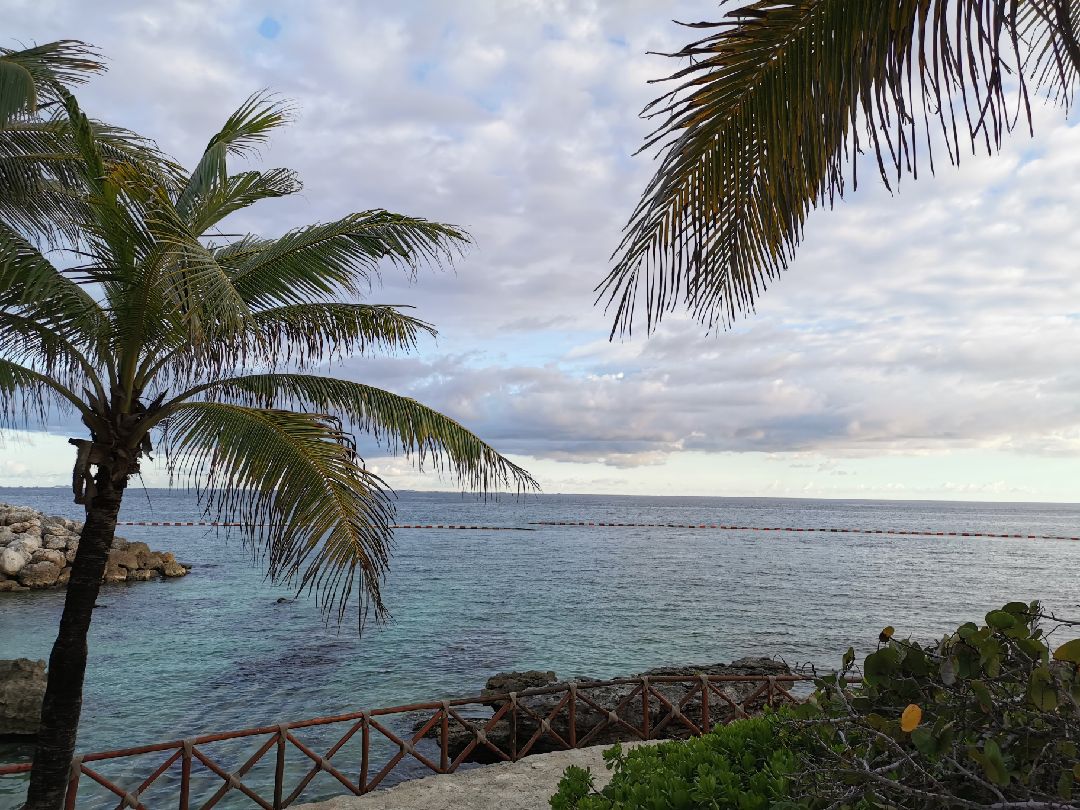 wewenttooneofthefamousviewpointsincancun,xcaretpark.