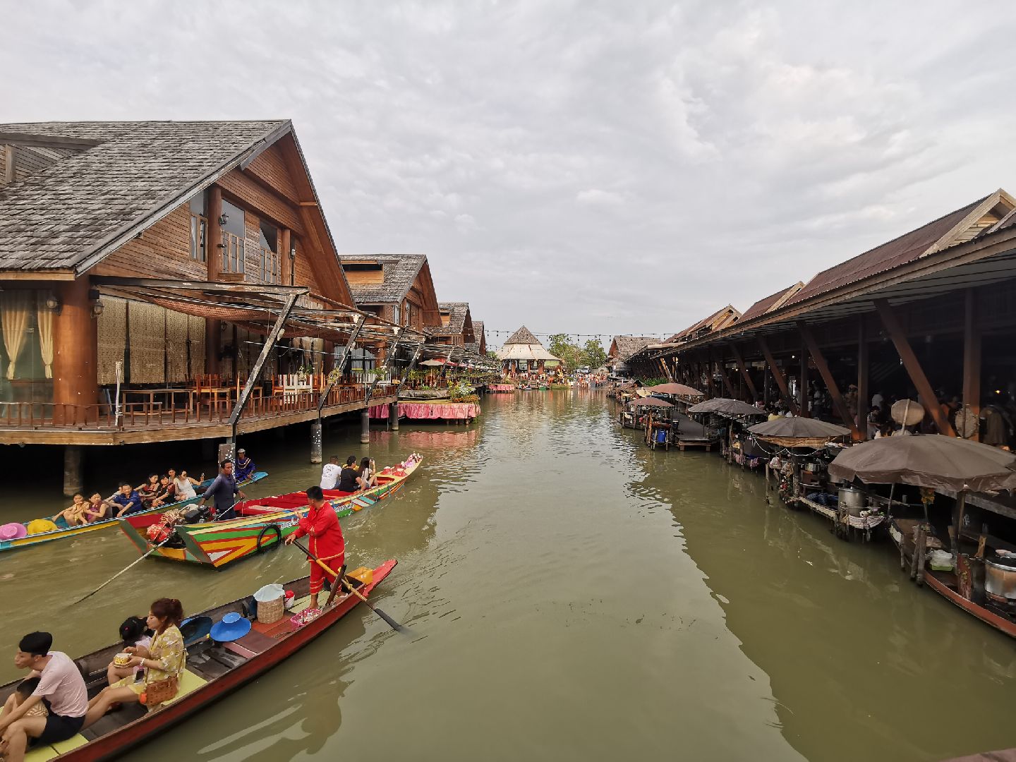 芭提雅杜拉拉水上市场