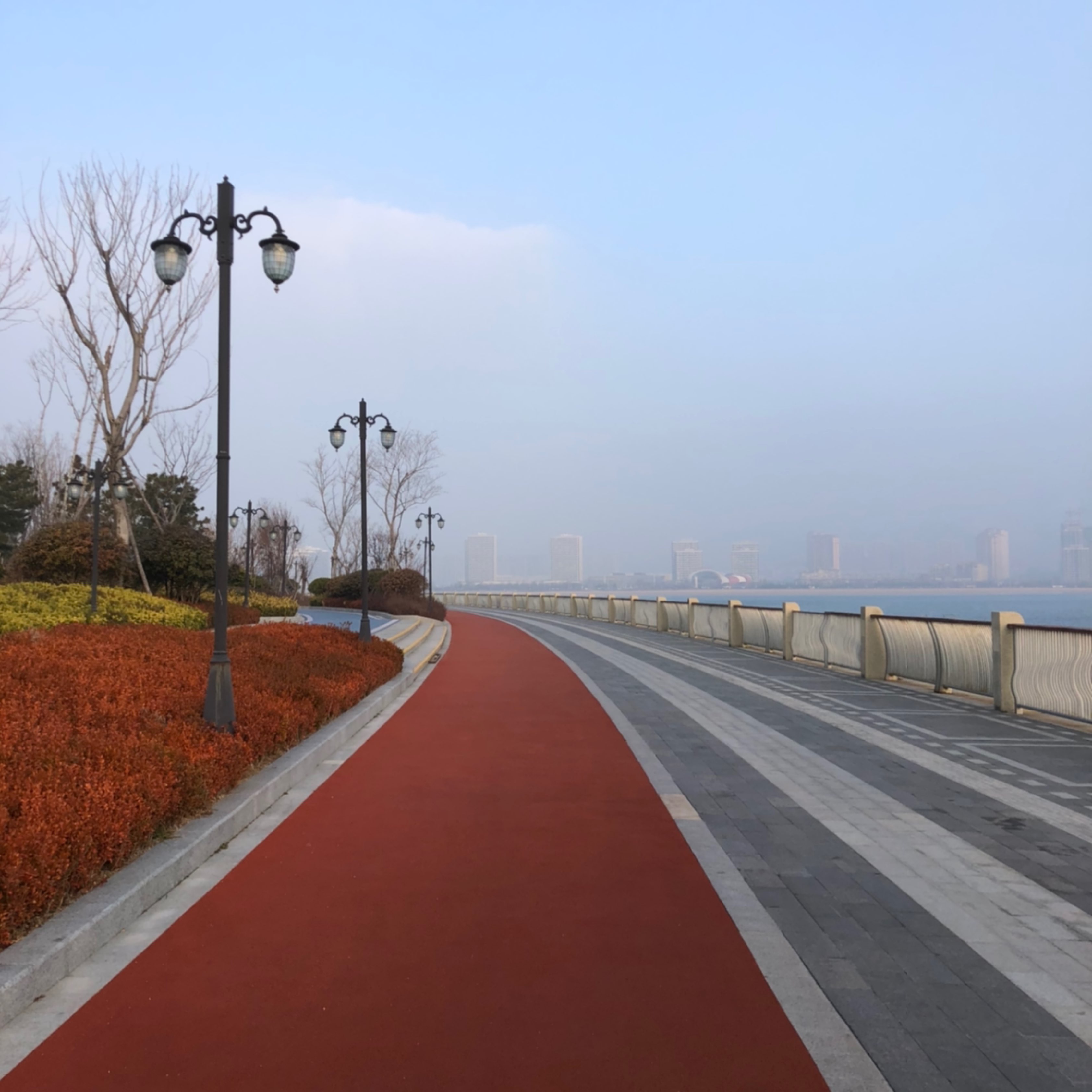 8早今天是正月十五,过了十五才算过了年空空如也的公园,空空如也的