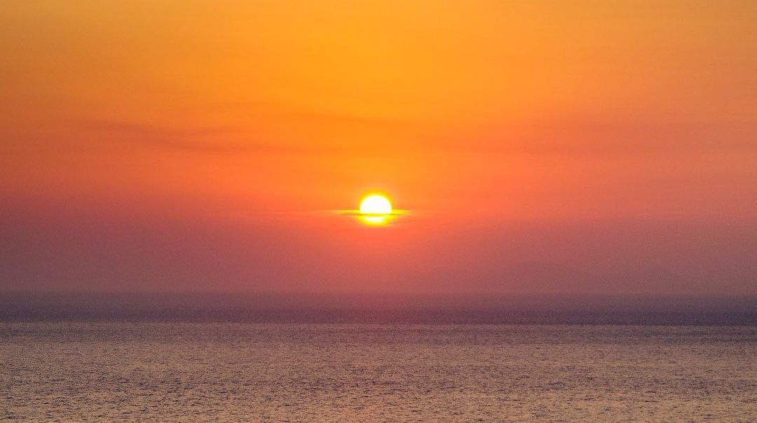 "希望眼里长着太阳,希望笑里全是坦荡,爱笑的人运气不会太差哦"